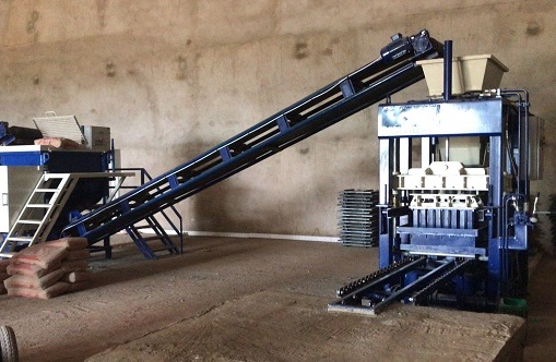 Machine a brique, parpaing, paves.